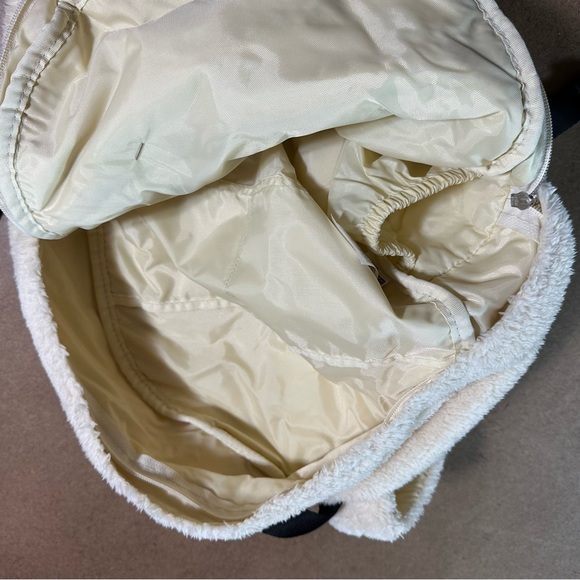 Fuzzy backpack - Picture 11 of 14